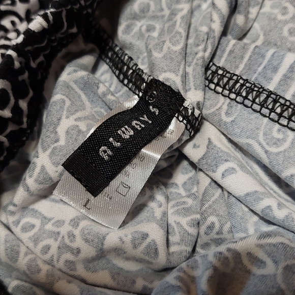 Four (4) very soft! Patterned Leggings - Picture 4 of 5